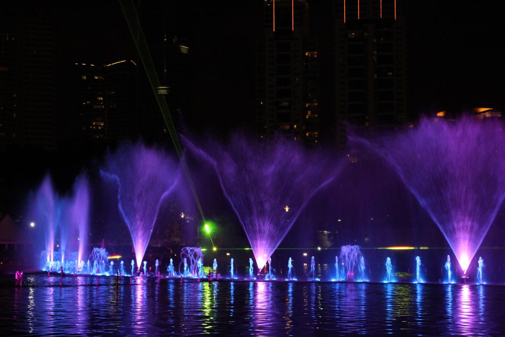 moving fountain water show lci