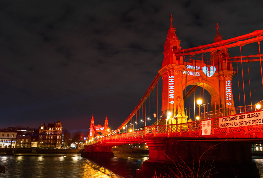 LCI hammersmith bridge projection UK's biggest valentine's day card promotion bridge projection mapping