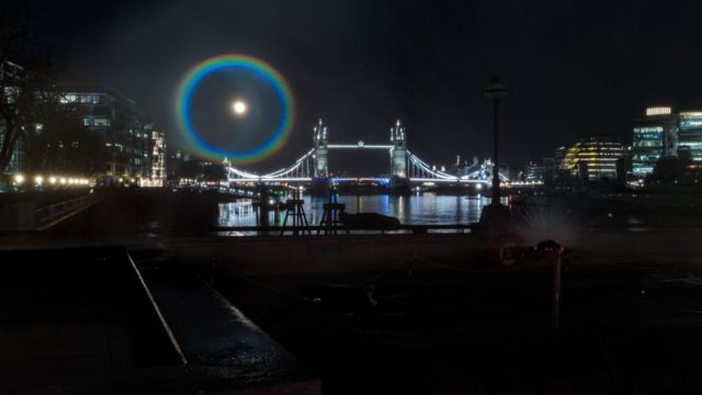 moonbow 3d water screen london bridge by lci